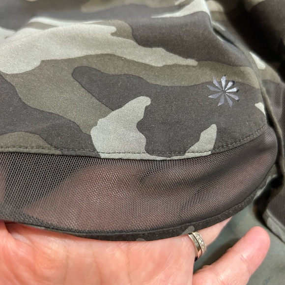 Athleta ⚜️ Multi Green Camo Mesh Racer Run Short 4” - Picture 9 of 9